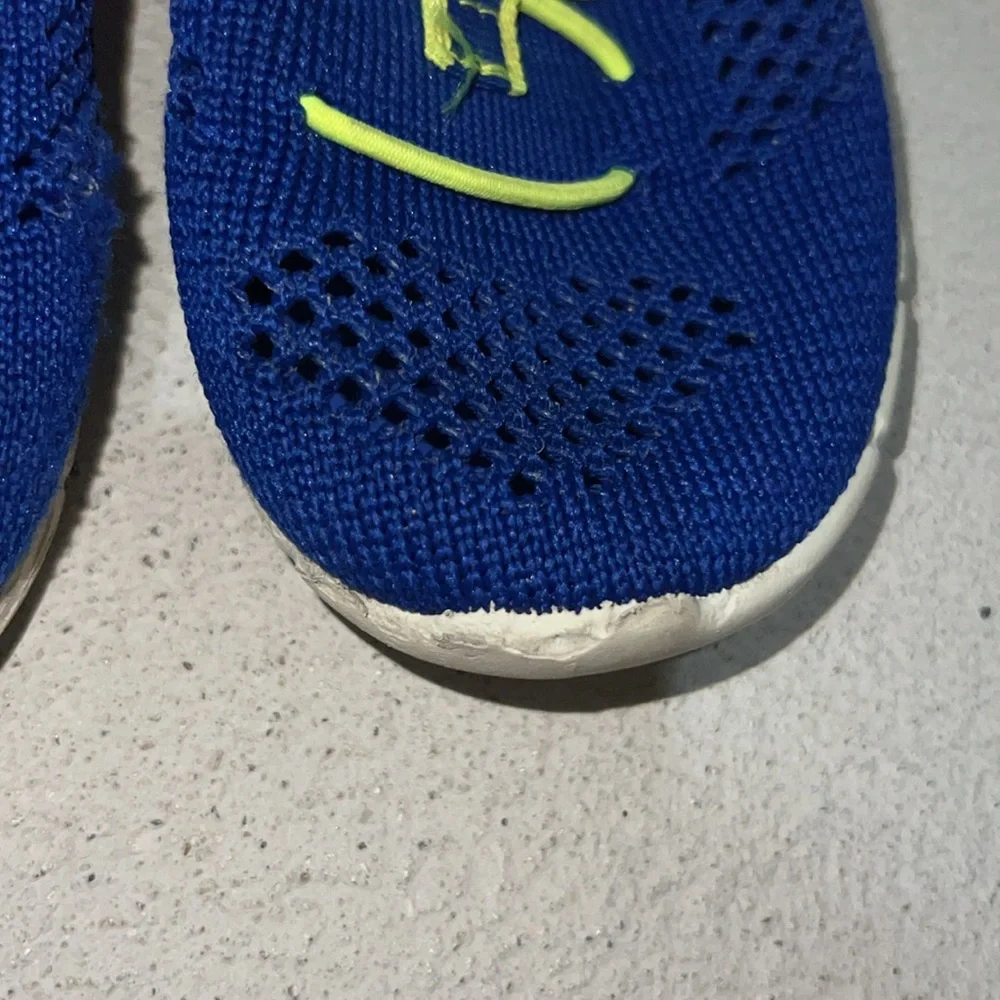 Oshkosh water shoes
